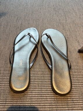 TKEES Metallic - frosty gray Thin-Strap Flip Flop Sandals